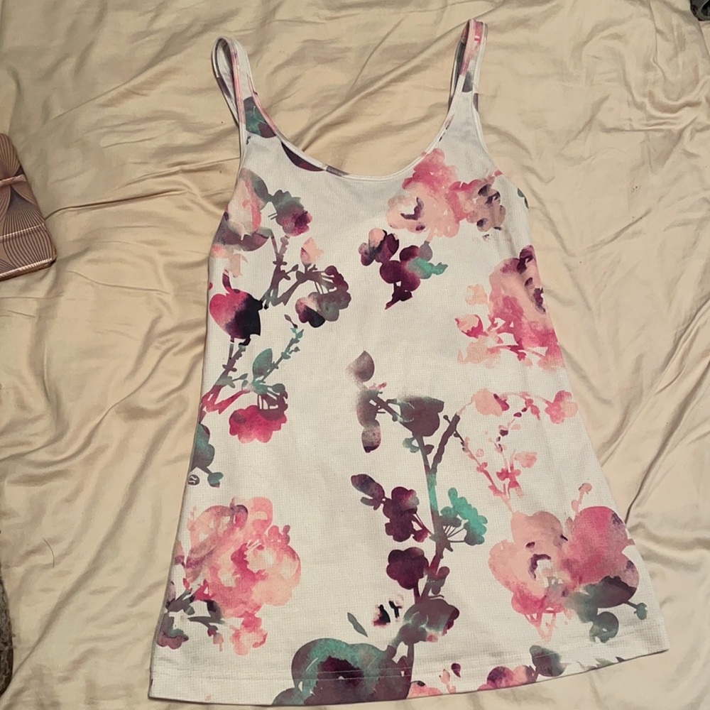 Lululemon scoop floral tank